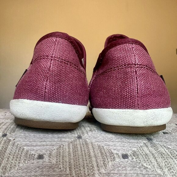 Sanuk Katlash Red Burgundy Fabric Slip On Flat Sneaker Shoes Pointed Toes US 5 - Picture 9 of 16
